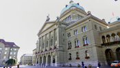 Bundeshaus besuchen nach Unterricht an Schule Bern