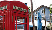 Rote Telefonkabine bei Altstadt entdecken nach Schulen Buchs
