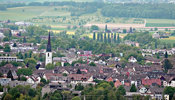 Blick auf die Stadt mit vielen Schulen Bülach