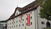 Bundesbriefmuseum erleben in der Pause von Schulen in Schwyz