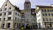 Stadttor für den Zugang zu Schulen in Zug in der Altstadt