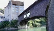 Besuchen Sie die gedeckte Holzbrücke nach dem Unterricht an Schulen Baden
