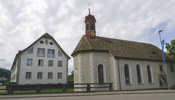 Die zwei Gemeindehäuser der Gemeinde Freienbach in Pfäffikon SZ