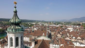 Aussicht vom Ursenturm auf die Stadt und die Schulen in Solothurn geniessen