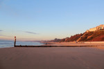 Sprachaufenthalt England - Küstenabschnitt bei Tagesanbruch (Bournemouth)