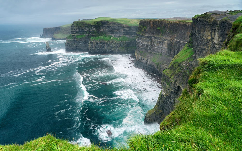 Irische Atlantik-Küste in County Clare im Westen von Irland