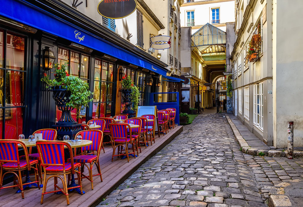 Typisches romantisches Strassencafé in Paris