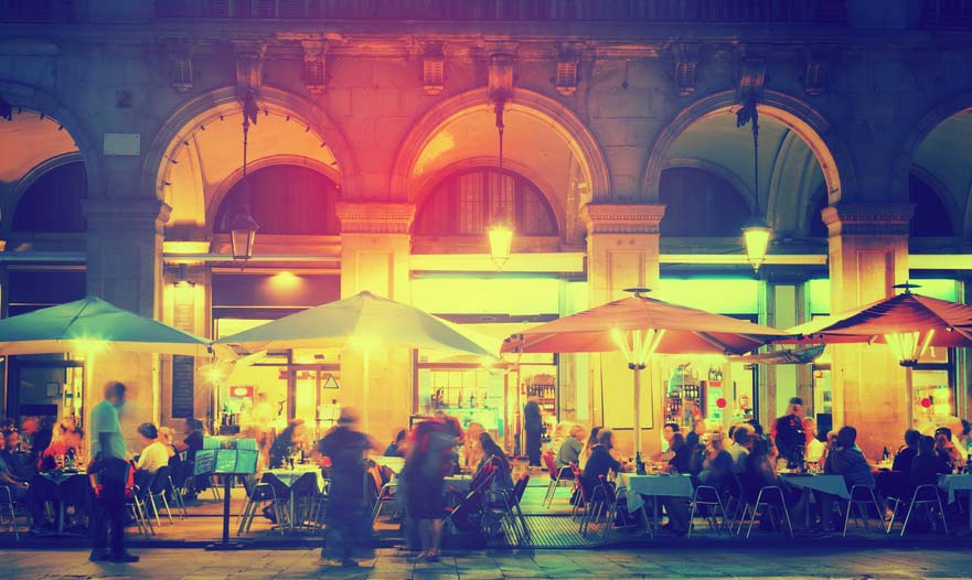 Gemütliche Restaurants und Bars säumen die zahlreichen Strassen Barcelonas