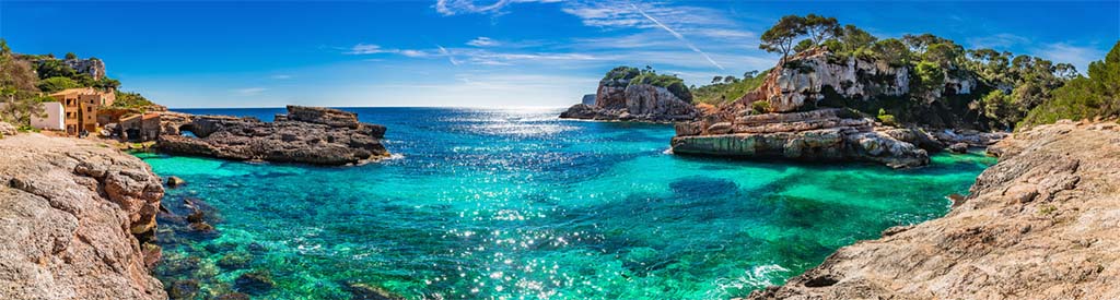 Die Bucht Cala s'Almunia im Südosten Mallorcas