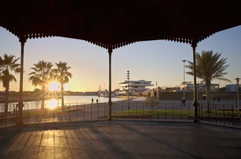 Sonnenuntergang am Hafen von Valencia