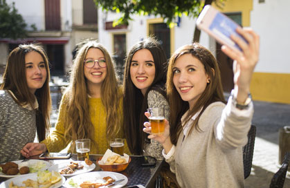 Bei einem Sprachaufenthalt in Spanien entstehen spannende Kontakte