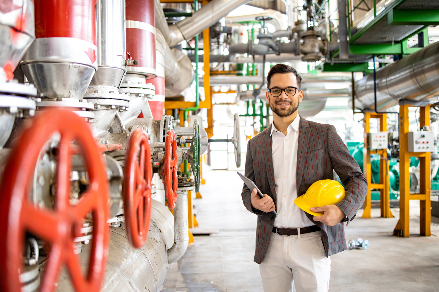 A technical merchant checks the progress on site.