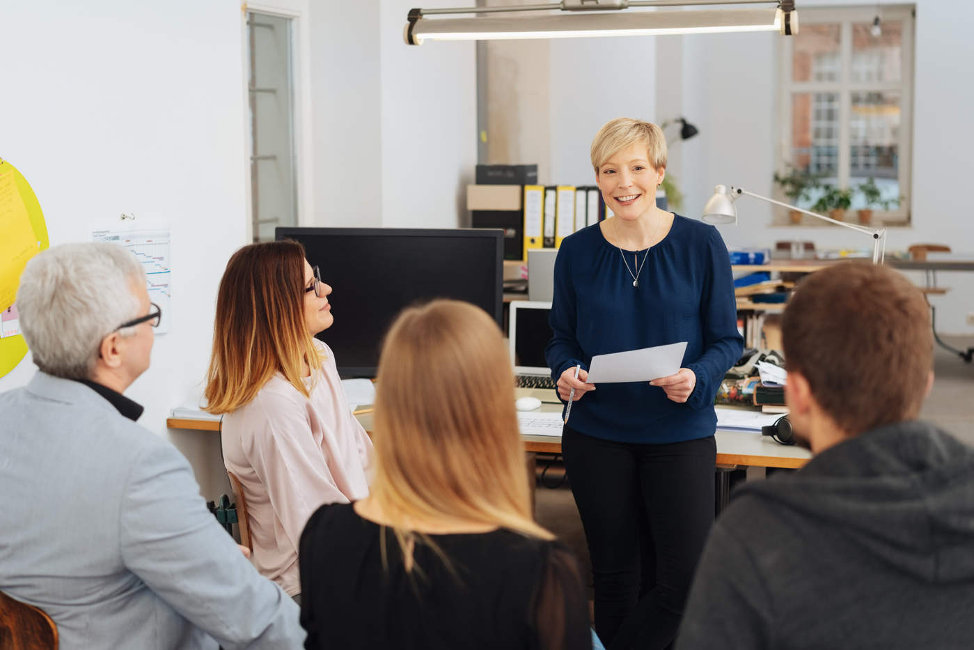 Bei der Teamleiterin-/Teamleiter-Ausbildung unterhalten sich die Teilnehmenden über aktuelle Erkenntnisse