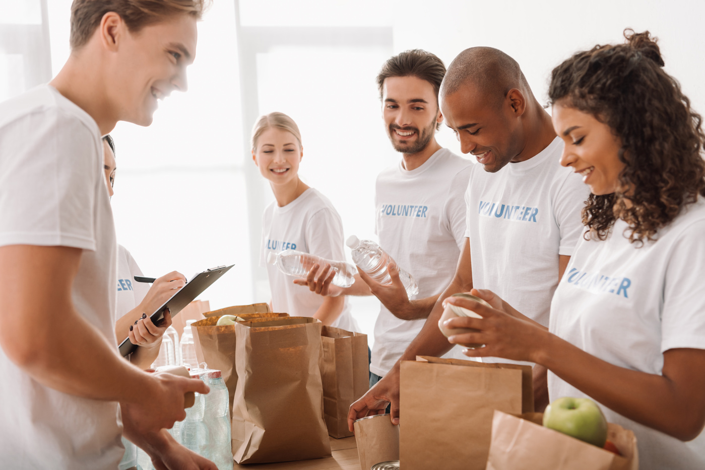 Freiwilligenarbeit in englischer Sprache - Teilnehmerin unterstützt ein soziales Projekt durch Englisch Volunteering im Ausland