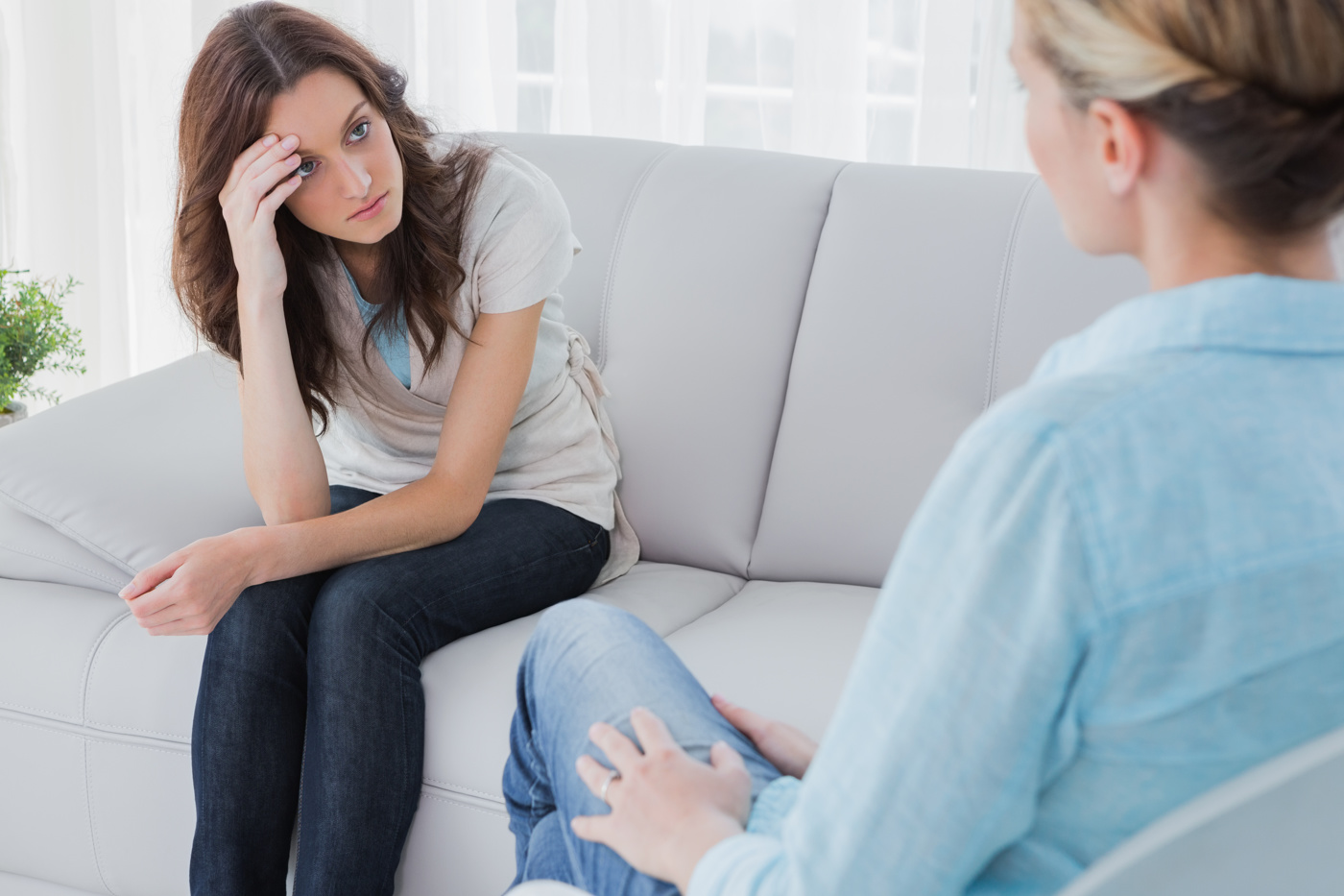 Psychotherapeutin im Gespräch mit einer Klientin